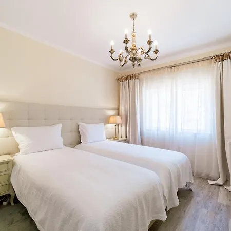 Historical Center Penthouse Apartment Albufeira